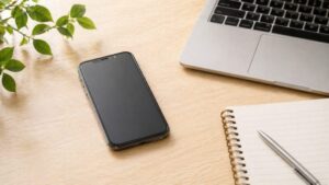 期限直前に謝罪メールを入力するスマホ画面のイメージ