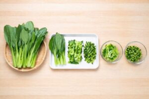 小松菜の量や重さを比較したイメージ